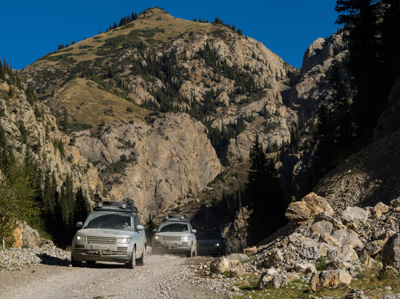 Illustration for article titled Range Rover Hybrids on the Silk Trail 2013 Expedition Reach the Ancient Silk Roads, Half-way to Their Mumbai Destination
